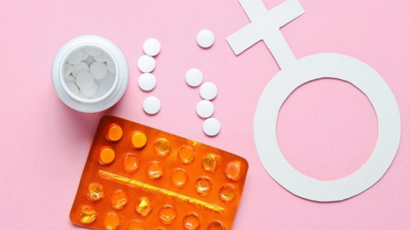 Hình ảnh vỉ thuốc Norethisterone hoặc loại thuốc chỉ chứa progestogen khác được sử dụng để trì hoãn kinh nguyệt.